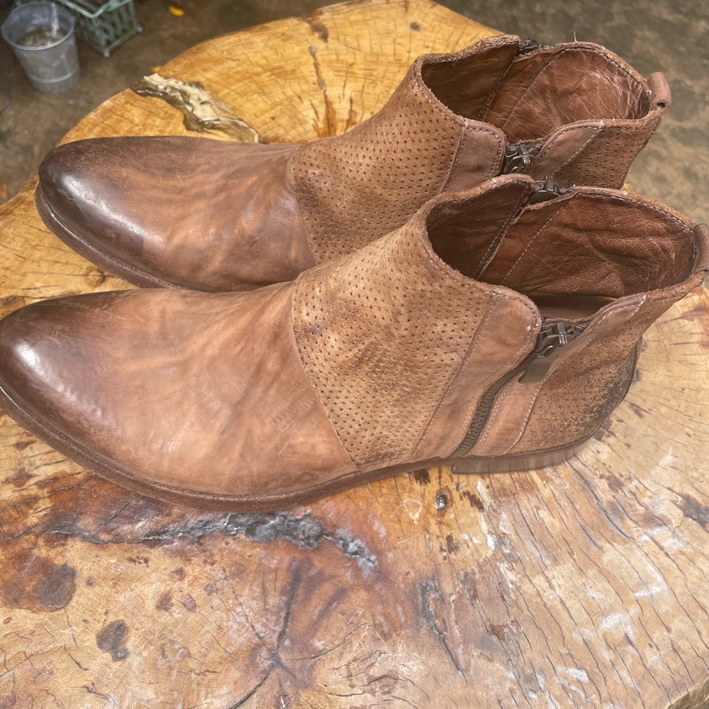 Men’s boots vintage look Keneth Cole size 10.5 brown